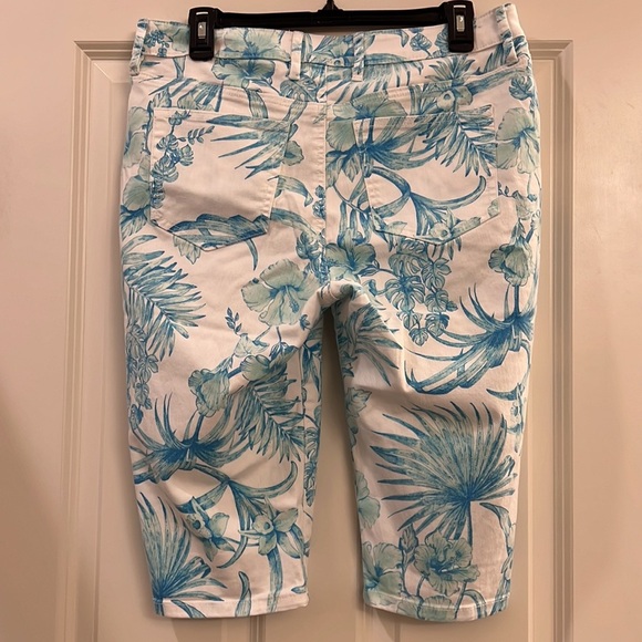 Tommy Bahama ladies capris - Picture 2 of 6